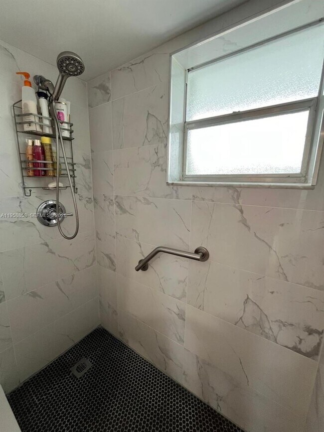 Building Photo - 1501 S Ocean Blvd