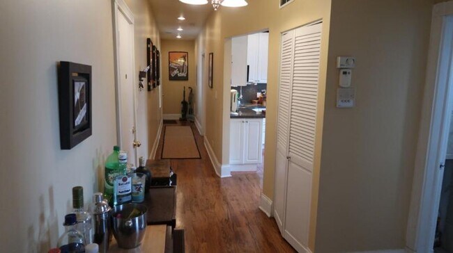 Building Photo - 2 bedroom in Chicago IL 60618