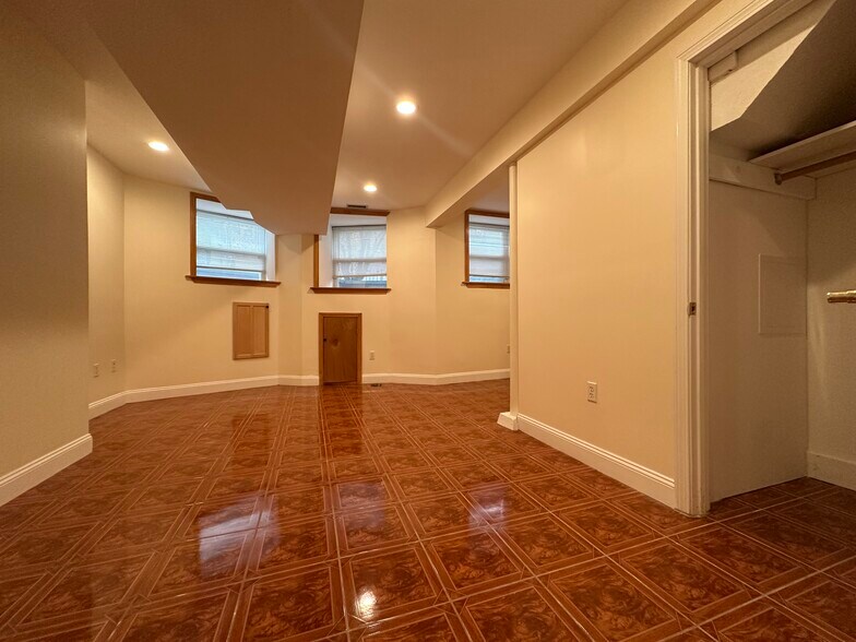 Building Photo - 191 Winthrop Rd