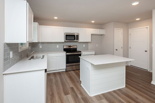 Building Photo - Prime Living: A Spacious Haven with Fenced Backyard in Ankeny
