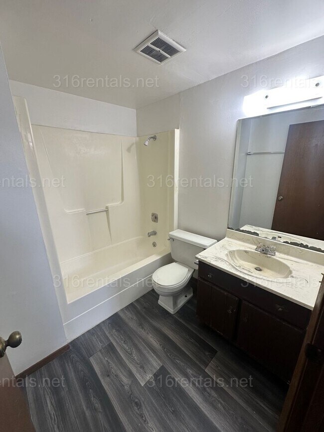 Building Photo - 333 E Marion Ct