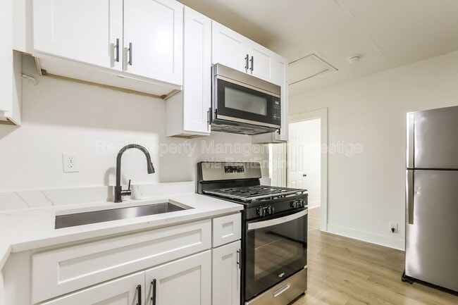 Building Photo - 310 W James Ave