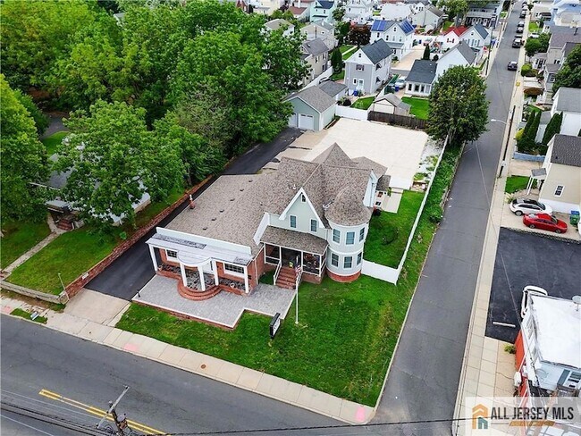 Building Photo - 215 Washington Rd