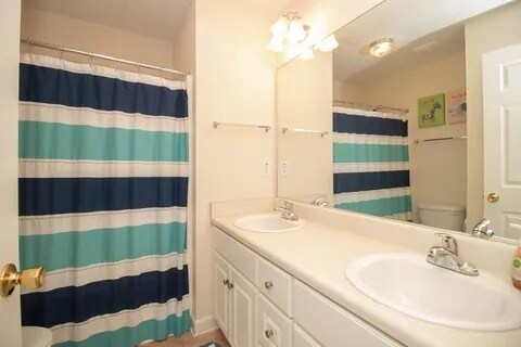 Building Photo - 241 Bainbridge Dr