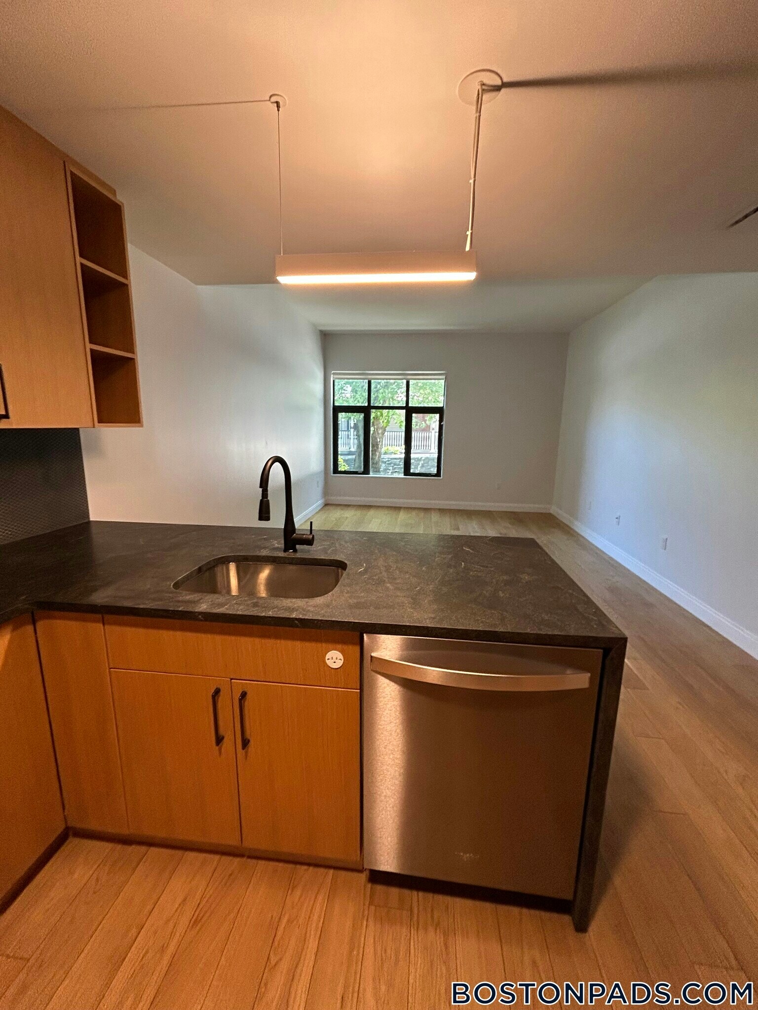 Building Photo - 83 Gardner St