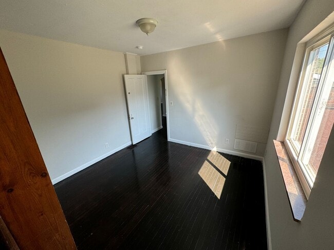 Building Photo - DELHI - Adorable 3bed 2ba brick cape cod