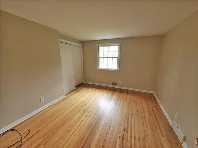 Building Photo - 44 Roby Dr