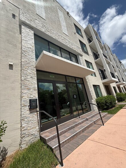 Building Photo - 8001 NW 41st St