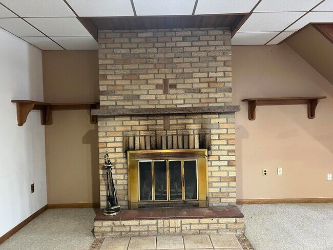 Building Photo - 706 E Catawissa St