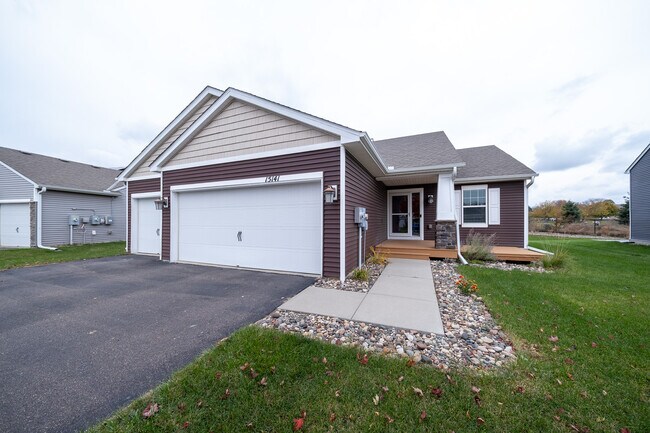 Building Photo - 15141 Emory Cir