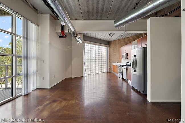 Building Photo - 333 E Parent Ave