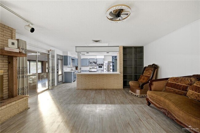 Building Photo - 812 Voltz Ln