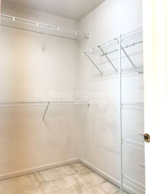 Building Photo - 922 Kings Canyon Dr