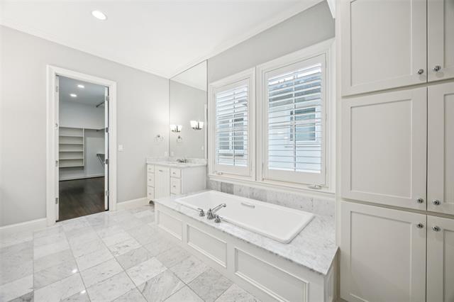 Building Photo - 6435 Glenrose Ct