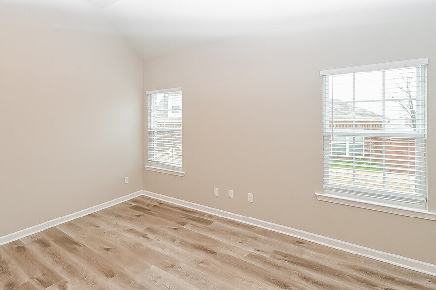 Building Photo - 3262 Magnolia Dr