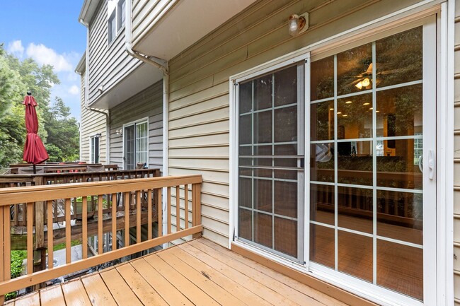 Building Photo - Spacious 3 story Townhome-Close to Downtown Raleigh- Renaissance Park-Available Now!