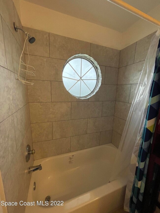 Building Photo - 1425 Malibu Cir NE