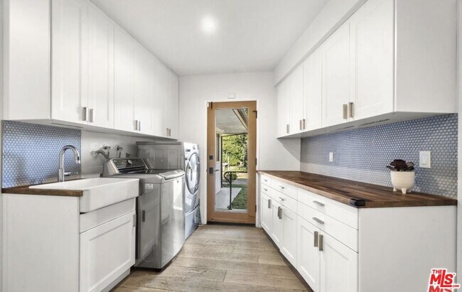 Building Photo - 4678 White Oak Ave