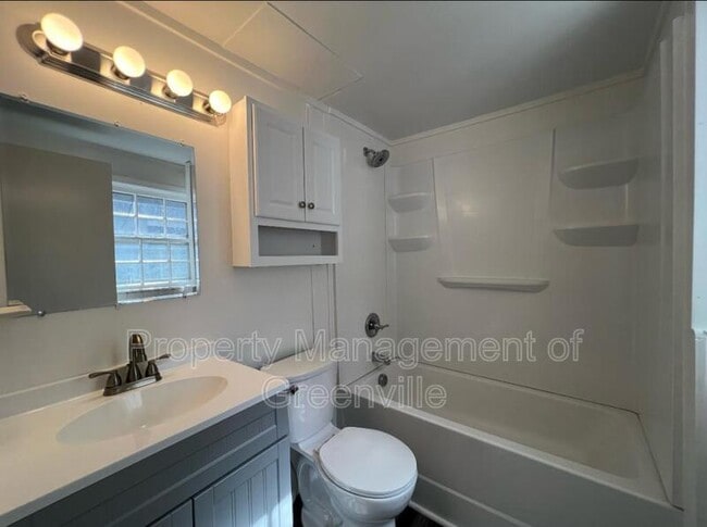 Building Photo - 17 Henry St