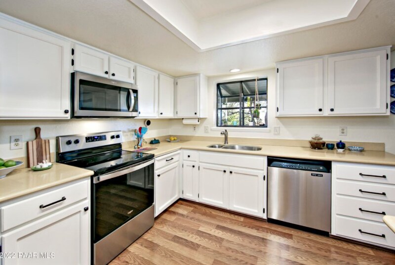 Building Photo - 725 Meadowlark Ln