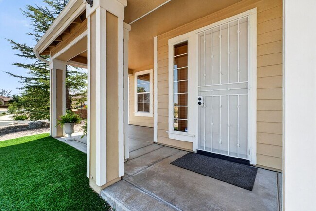 Building Photo - Amazing 5-Bedroom, 2.5-Bath Two Story Home in Stoneridge, PV