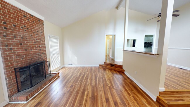 Building Photo - Charming 3 Bedroom Home with Modern Update...