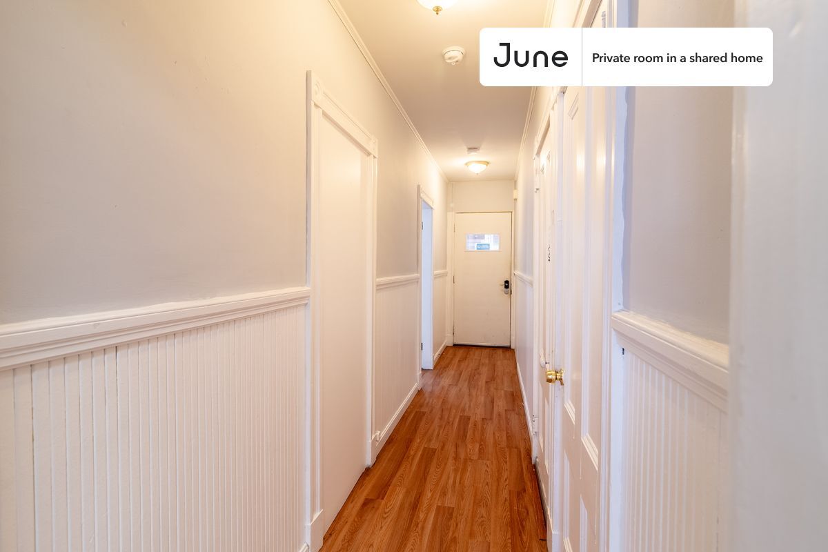 Building Photo - Room in Shared 3 bed/1 bath home