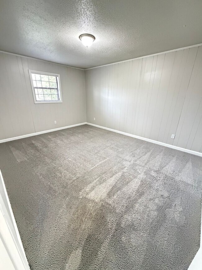 Building Photo - May Savings Are Here! Application Fee WAIVED ALL month!