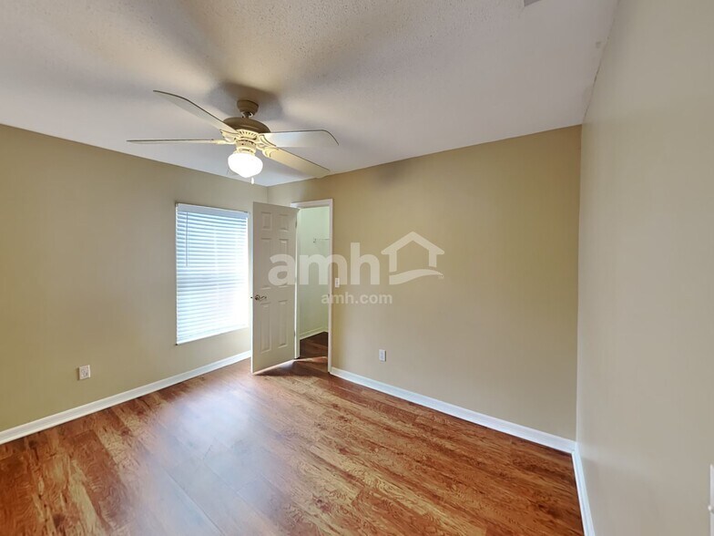 Building Photo - 919 Park Valley Cir