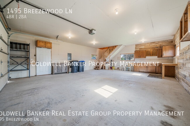 Building Photo - 1495 Breezewood Ln