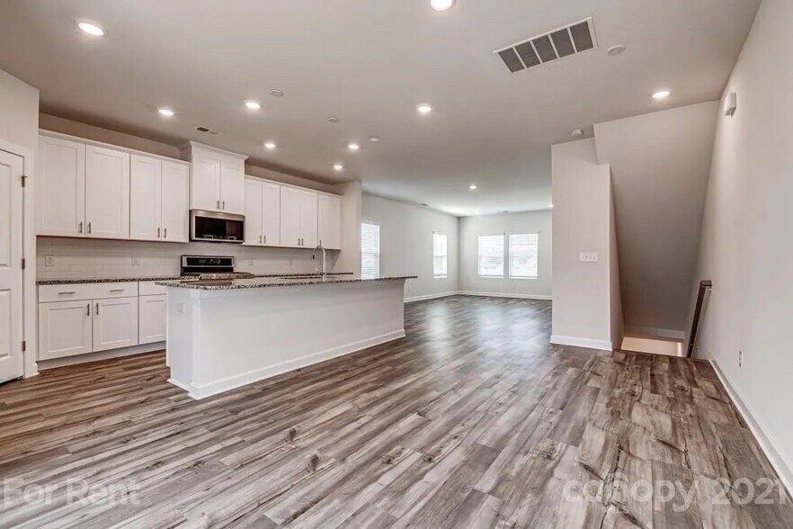 Building Photo - Room in Townhome on Tears Ln