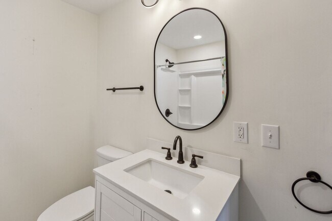 Building Photo - Chic & Modern North Charleston Home with Spacious Backyard