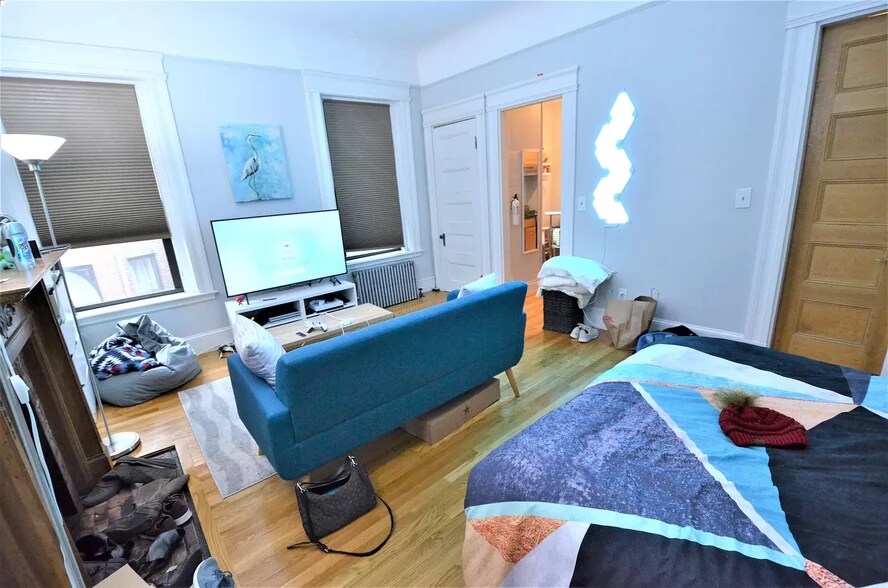 Building Photo - 591 Beacon St