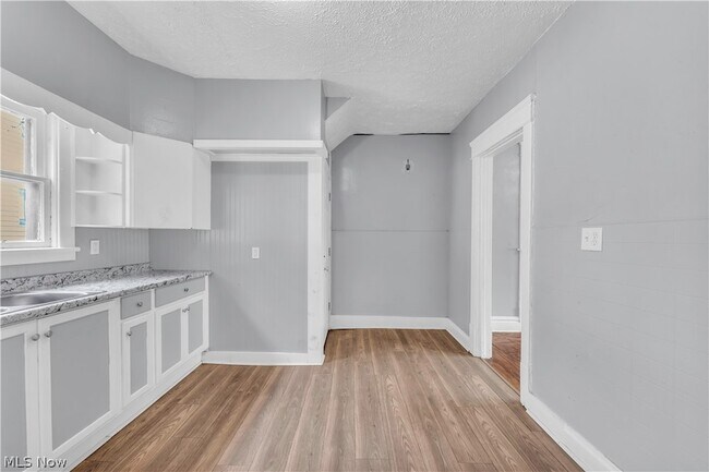 Building Photo - 1174 La Croix Ave