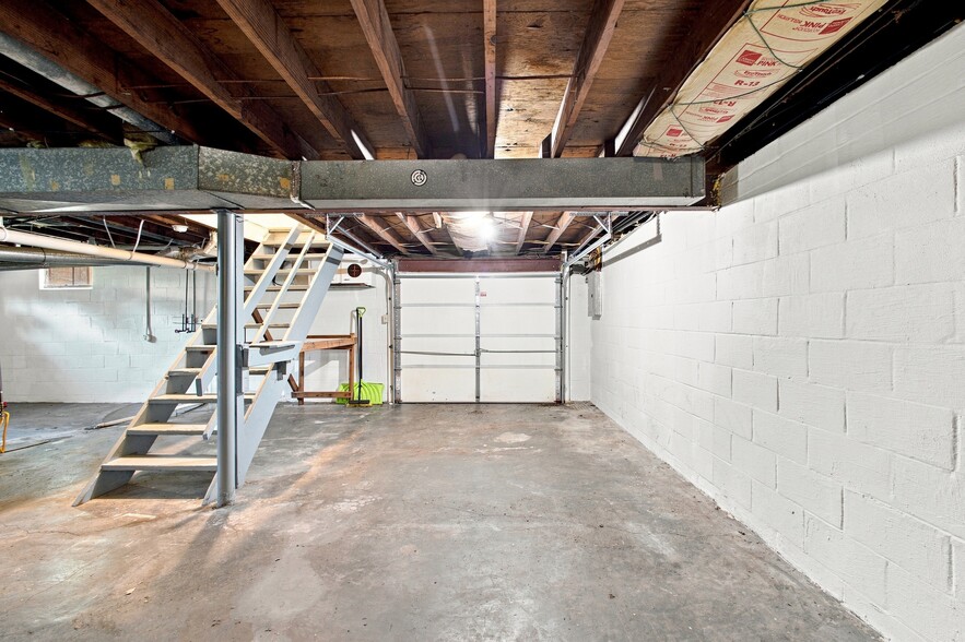 Building Photo - 630 NE 90th St