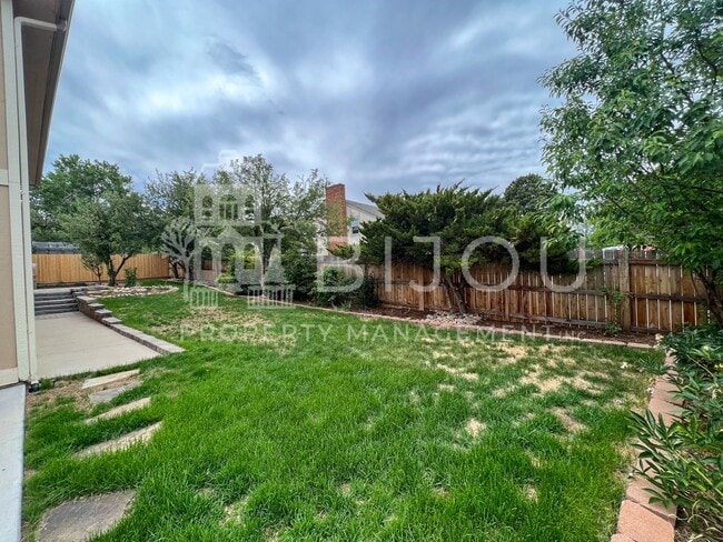 Building Photo - Corner Lot Multi-Level Home
