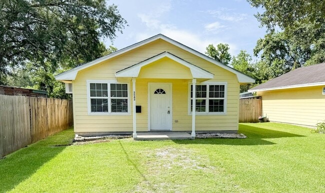 Primary Photo - 3545 Nightingale St