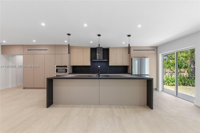 Building Photo - 2251 SW 20th St