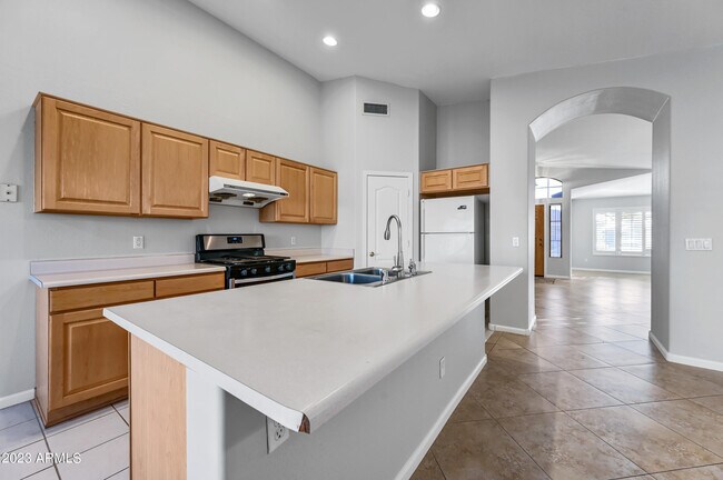 Building Photo - 4728 E South Fork Dr