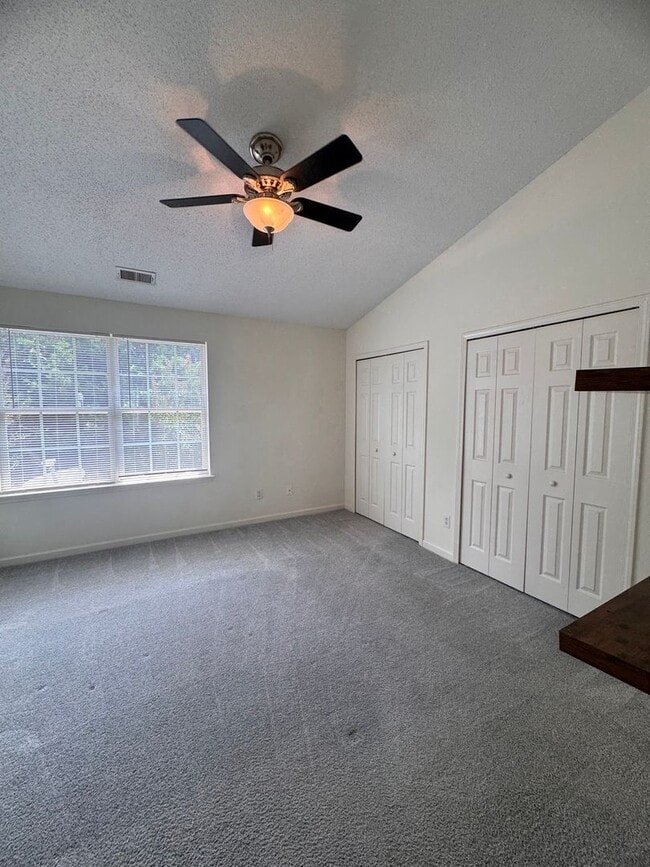 Building Photo - 2Br 1.5BA Townhome in Bridford Downs