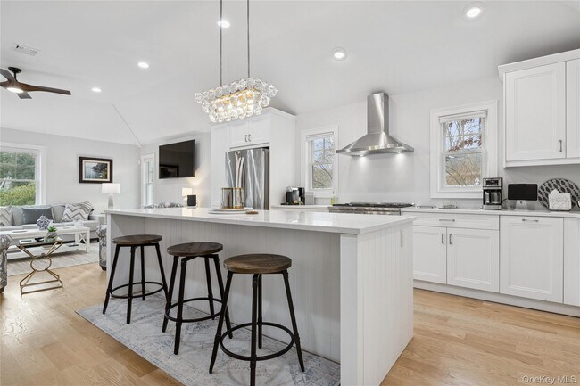 Building Photo - 4 Chestnut Ln