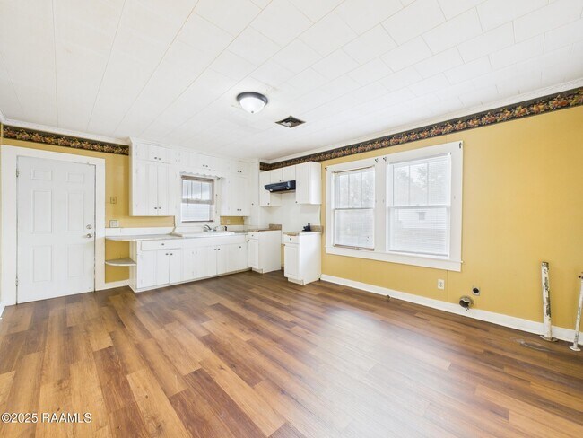 Building Photo - 413 Dorothy St