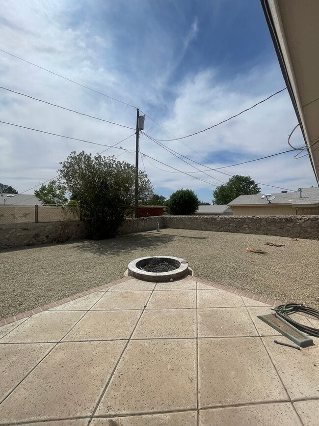 Building Photo - Charming 4 Bedroom/2 Bathroom House Near NMSU