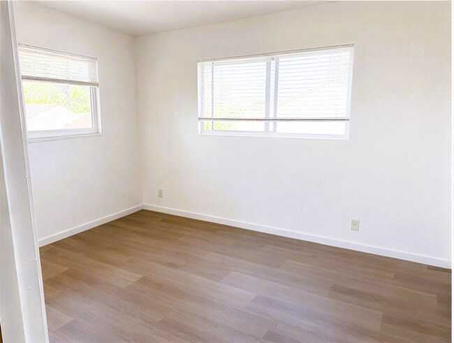 Building Photo - 151 Catron Dr