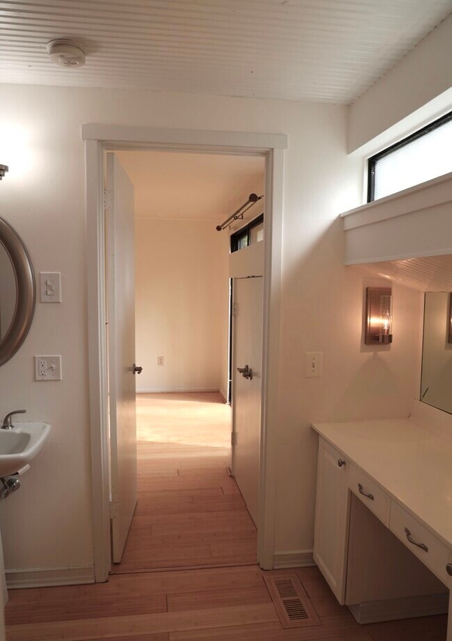 Building Photo - 3 Edgewood Cir