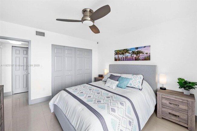 Building Photo - 3675 N Country Club Dr