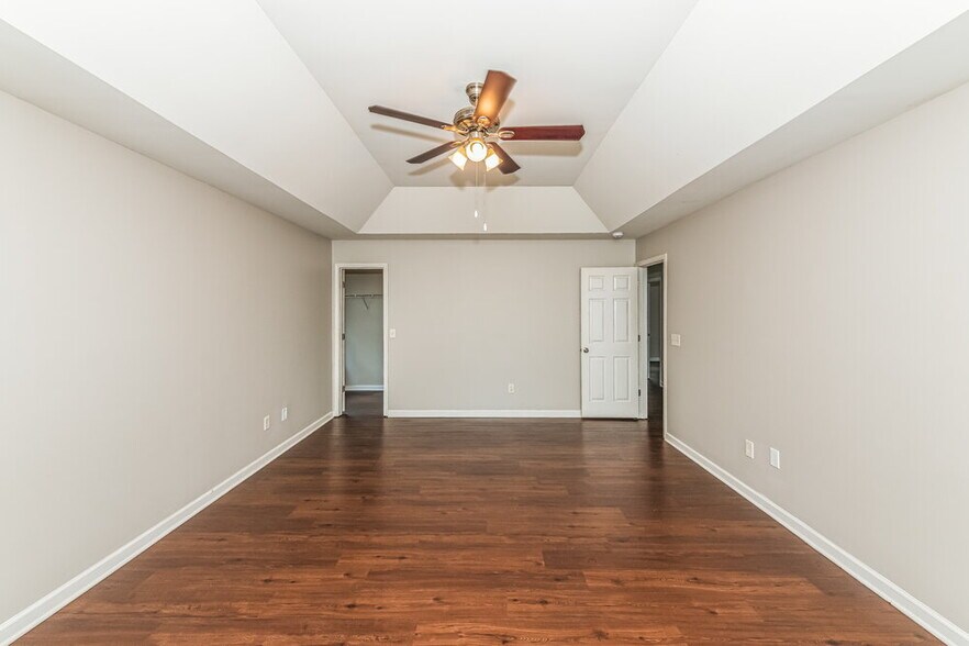 Building Photo - 6412 Willowlawn Dr