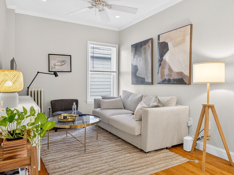 Building Photo - 1576 Cambridge St