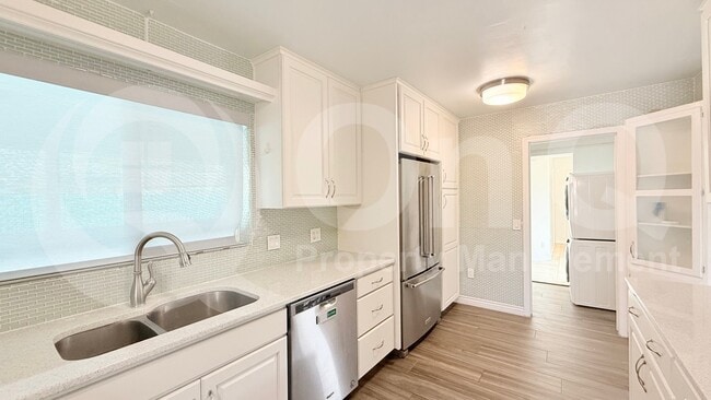 Building Photo - 2212 E La Mirada St