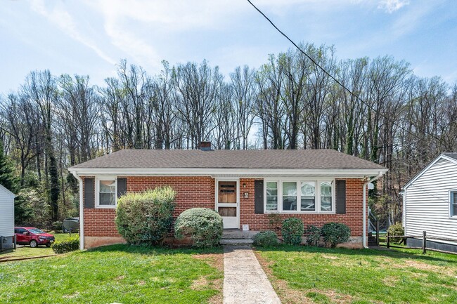 Building Photo - 805 McCausland St